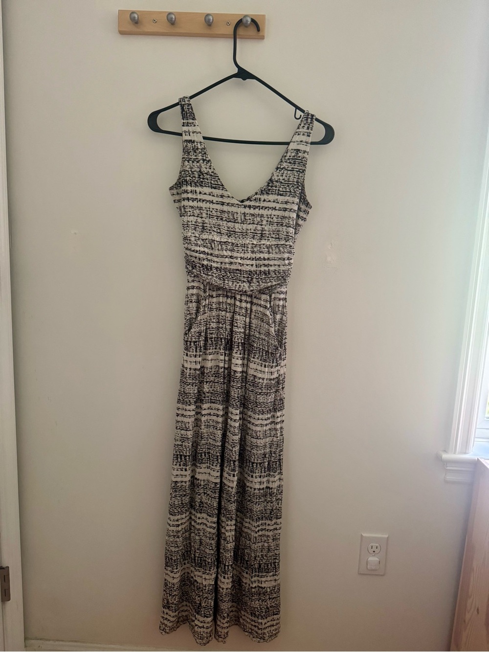 Cynthia Rowley Black & White Patterned Maxi Dress - Has Pockets!